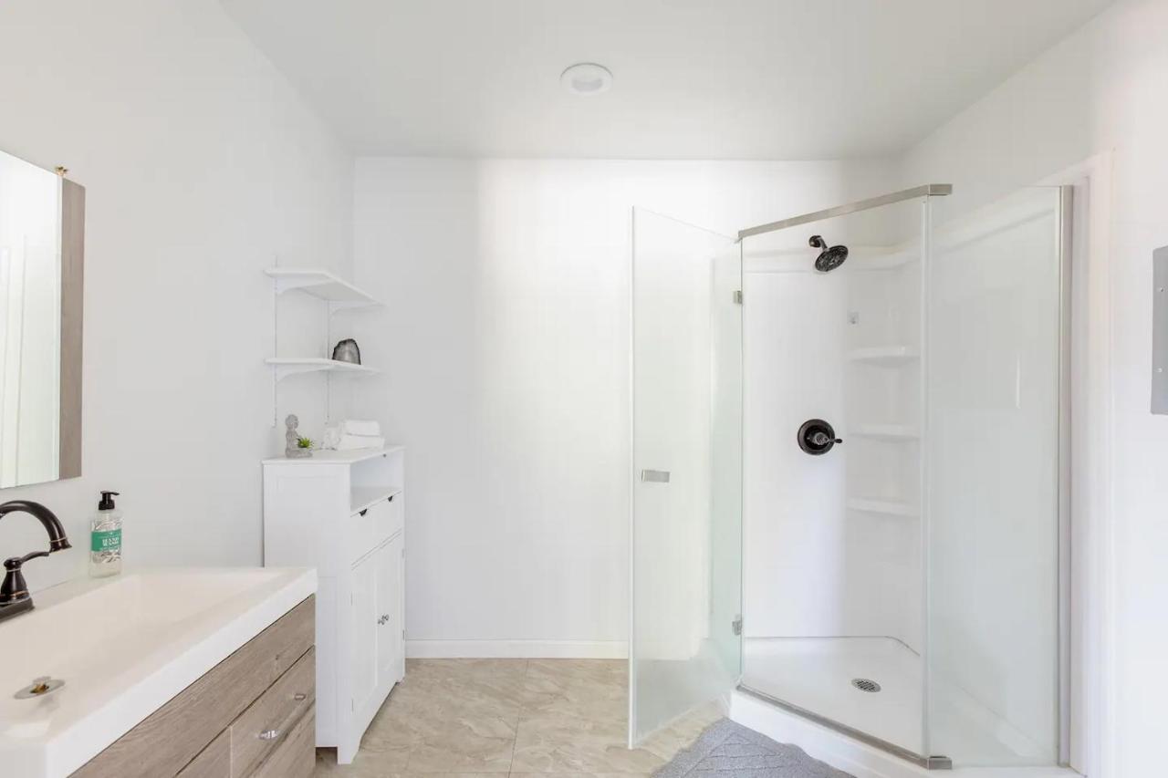 Beautiful Spacious Guest Home Розвилл Экстерьер фото
